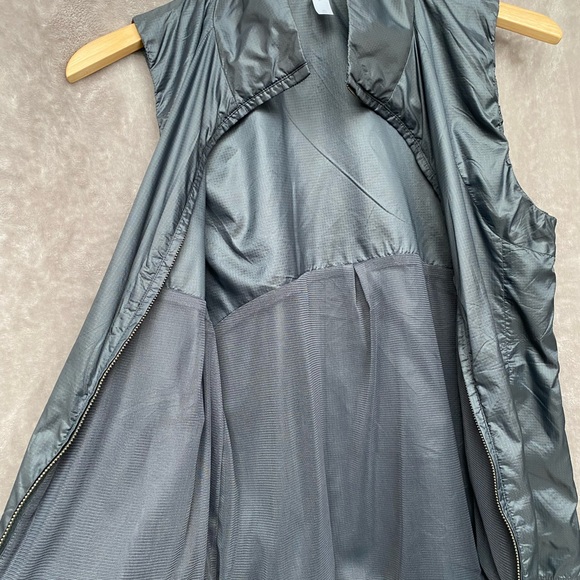 🎉GAP Body-fit Lightweight Vest, Size Women’s XS, Grey - Picture 3 of 6